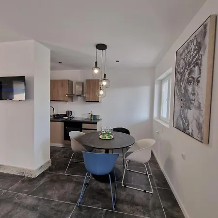 App Moonlight, Omisalj, Krk * Omisalj