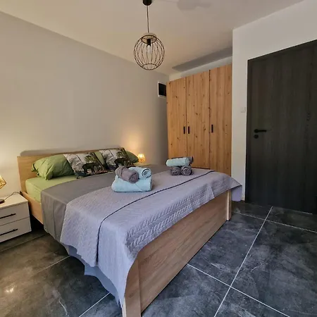 App Moonlight, Omisalj, Krk * Omisalj