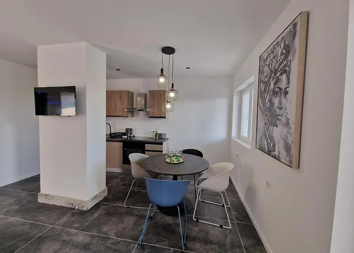 App Moonlight, Omisalj, Krk * Omišalj